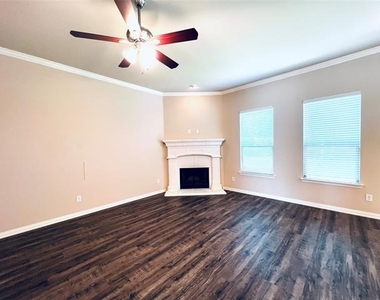 217 Creekwood Drive - Photo Thumbnail 14