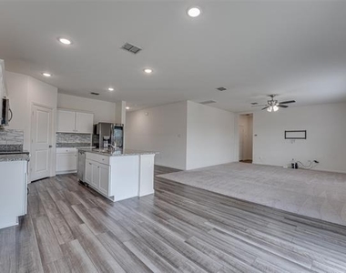 767 Camden Drive - Photo Thumbnail 7
