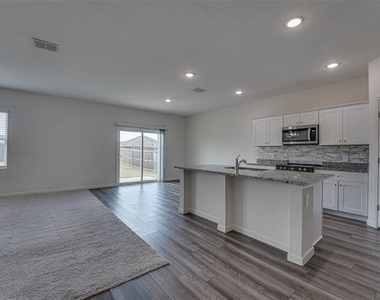 767 Camden Drive - Photo Thumbnail 5