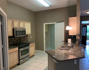 2805 Hawthorne Lane - Photo Thumbnail 1