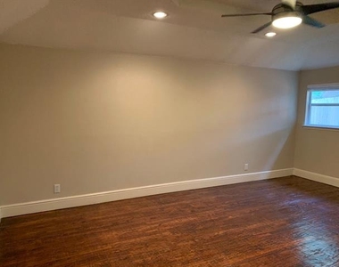 2805 Hawthorne Lane - Photo Thumbnail 11