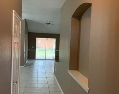 2805 Hawthorne Lane - Photo Thumbnail 4