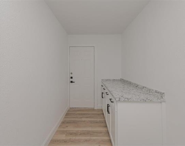 713 Sun Valley Drive - Photo Thumbnail 10