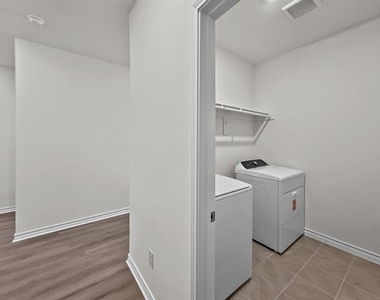 664 Jupe Way - Photo Thumbnail 12