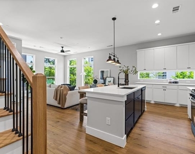 4709 Virginia Avenue - Photo Thumbnail 7