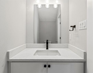 4709 Virginia Avenue - Photo Thumbnail 21