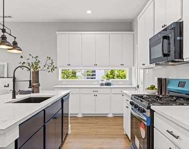4709 Virginia Avenue - Photo Thumbnail 9