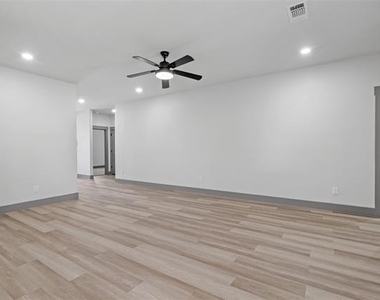 405 W Hull Street - Photo Thumbnail 5