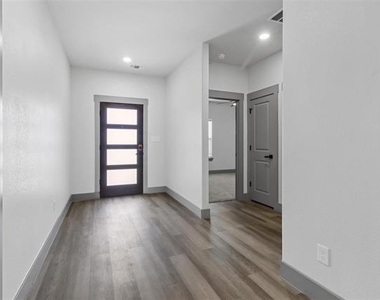 405 W Hull Street - Photo Thumbnail 1