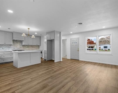 5832 Tracyne Drive - Photo Thumbnail 12