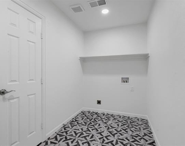 5832 Tracyne Drive - Photo Thumbnail 32