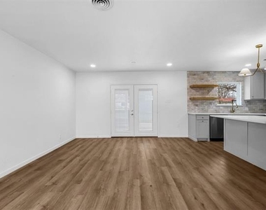 5832 Tracyne Drive - Photo Thumbnail 15