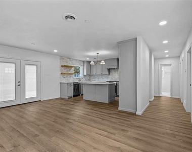 5832 Tracyne Drive - Photo Thumbnail 14