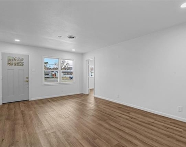 5832 Tracyne Drive - Photo Thumbnail 2