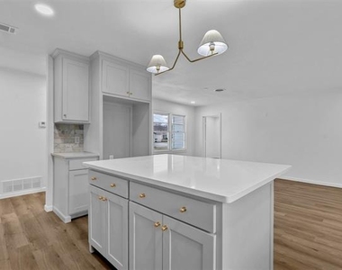 5832 Tracyne Drive - Photo Thumbnail 11