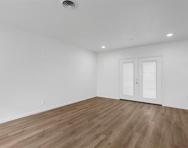5832 Tracyne Drive - Photo Thumbnail 3