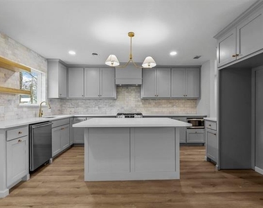 5832 Tracyne Drive - Photo Thumbnail 8