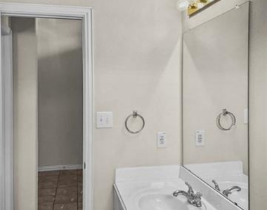 6220 Reddenson Drive - Photo Thumbnail 15
