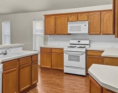 6220 Reddenson Drive - Photo Thumbnail 7