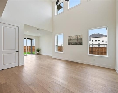 7066 Lathrop Lane - Photo Thumbnail 6