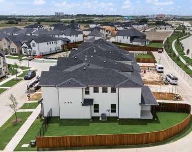 7066 Lathrop Lane - Photo Thumbnail 4