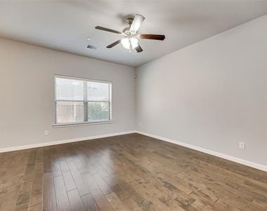 916 Brookville Court - Photo Thumbnail 10