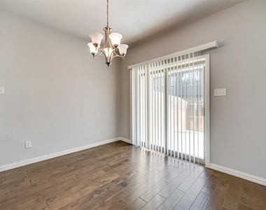 916 Brookville Court - Photo Thumbnail 11