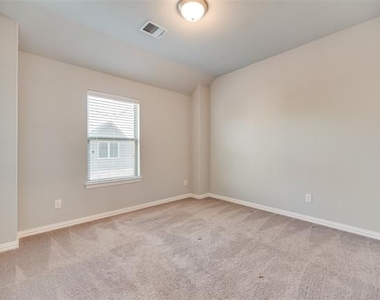 916 Brookville Court - Photo Thumbnail 24