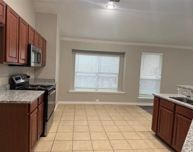 924 Marist Drive - Photo Thumbnail 9