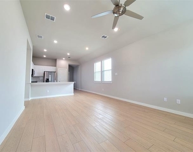 3619 Chambers Drive - Photo Thumbnail 2