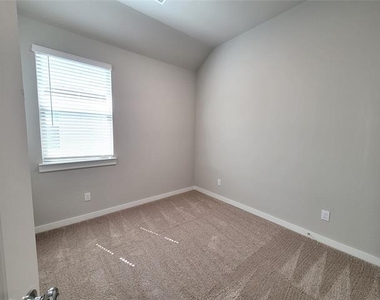 3619 Chambers Drive - Photo Thumbnail 8