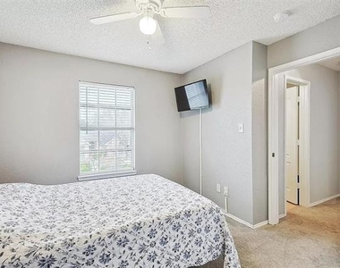 1404 Ross Drive - Photo Thumbnail 14