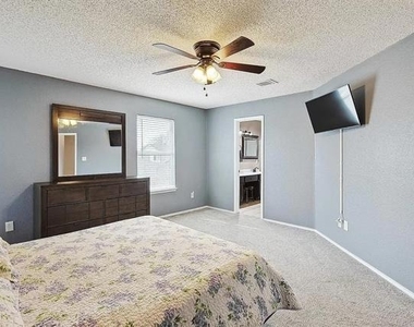1404 Ross Drive - Photo Thumbnail 10