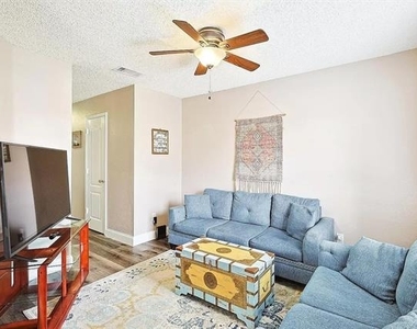 1404 Ross Drive - Photo Thumbnail 3