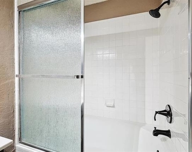 1404 Ross Drive - Photo Thumbnail 12