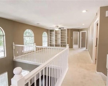 9401 Blue Jay Way - Photo Thumbnail 14