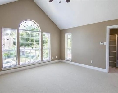 9401 Blue Jay Way - Photo Thumbnail 20