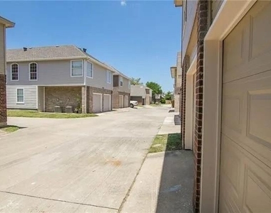 9401 Blue Jay Way - Photo Thumbnail 31