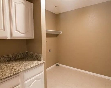 9401 Blue Jay Way - Photo Thumbnail 11