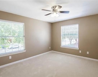 9401 Blue Jay Way - Photo Thumbnail 25