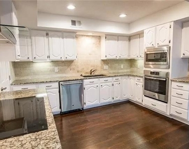 9401 Blue Jay Way - Photo Thumbnail 8