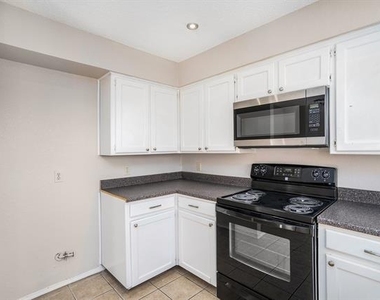 3301 Aurora Street - Photo Thumbnail 10