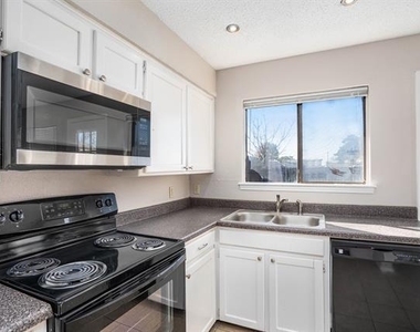 3301 Aurora Street - Photo Thumbnail 9