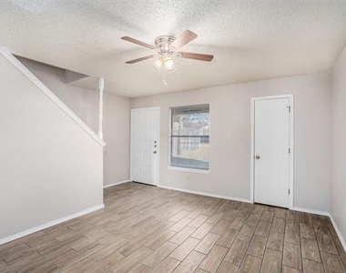 3301 Aurora Street - Photo Thumbnail 5