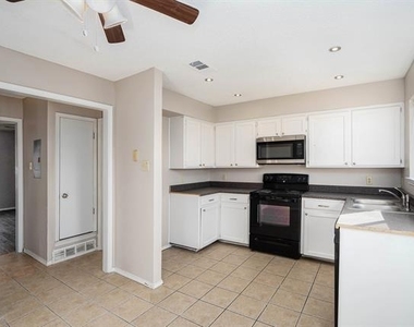 3301 Aurora Street - Photo Thumbnail 7