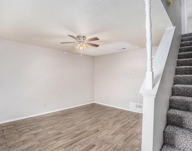 3301 Aurora Street - Photo Thumbnail 3