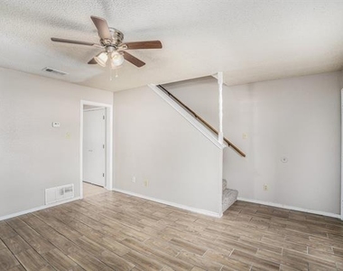 3301 Aurora Street - Photo Thumbnail 4