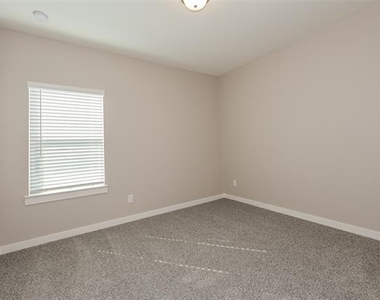 3027 Songbird Lane - Photo Thumbnail 6