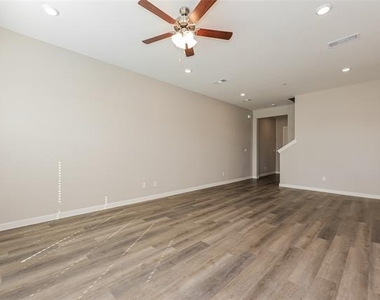 3027 Songbird Lane - Photo Thumbnail 7