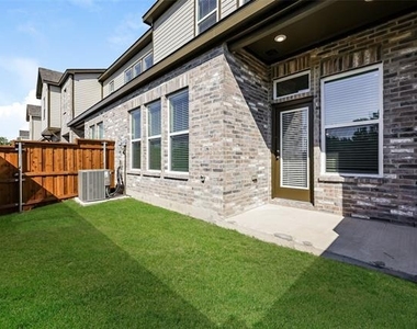 3027 Songbird Lane - Photo Thumbnail 12
